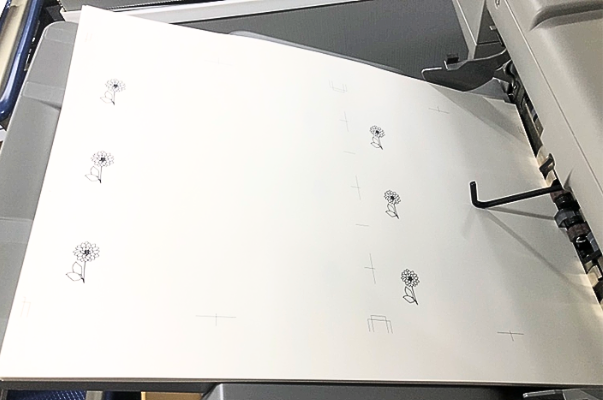 2.トナーまたは接着剤を使用して下地を印刷