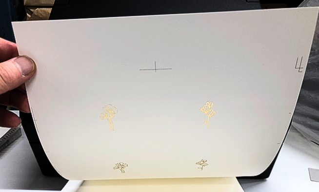 4.下地に箔が重なって印刷される