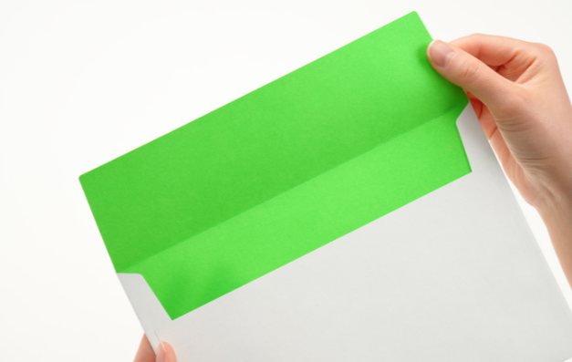 封筒を開く際に見えるホープンの「コーポレートカラー」である緑を指し色に。