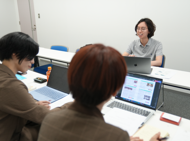佐野（ホープン）：学生職員として、普段はどのようなお仕事を担当されていたのでしょうか。インタビュー：学生職員（佐藤様）